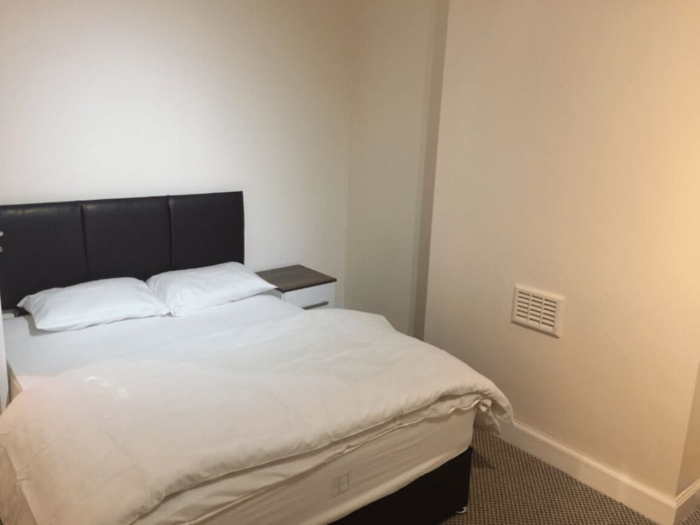 Room in Guest Room - Cheerful big Size Room in Leicester