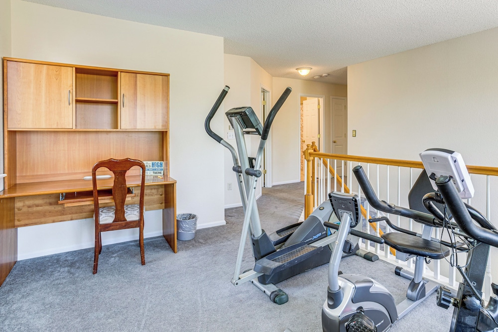 Pet-friendly Retreat w/ Fenced Yard in Denver
