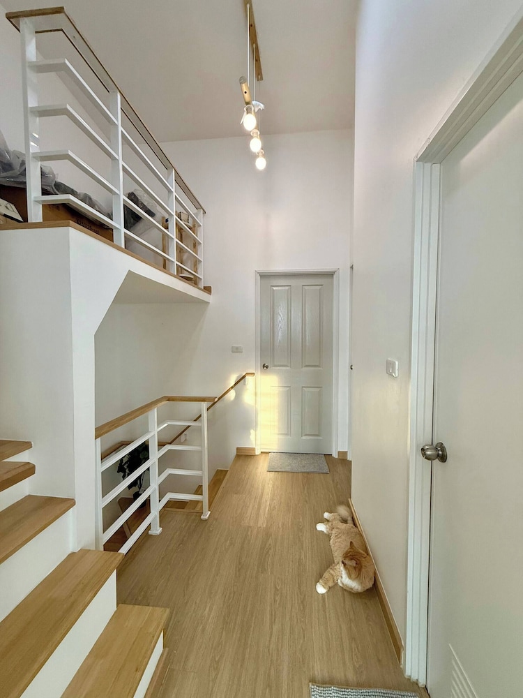 Minimalist Townhome Stay