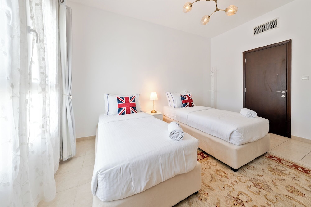 Luxury Short Term Stay 2BHK plus Maids - RANCHES