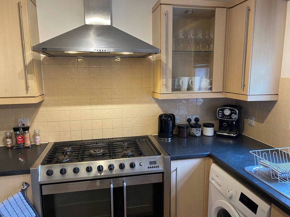 Charming 3-bedroom Norwich Retreat With Garden & Private Parking