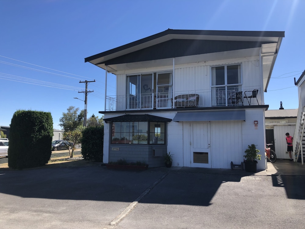 Adelphi Motel