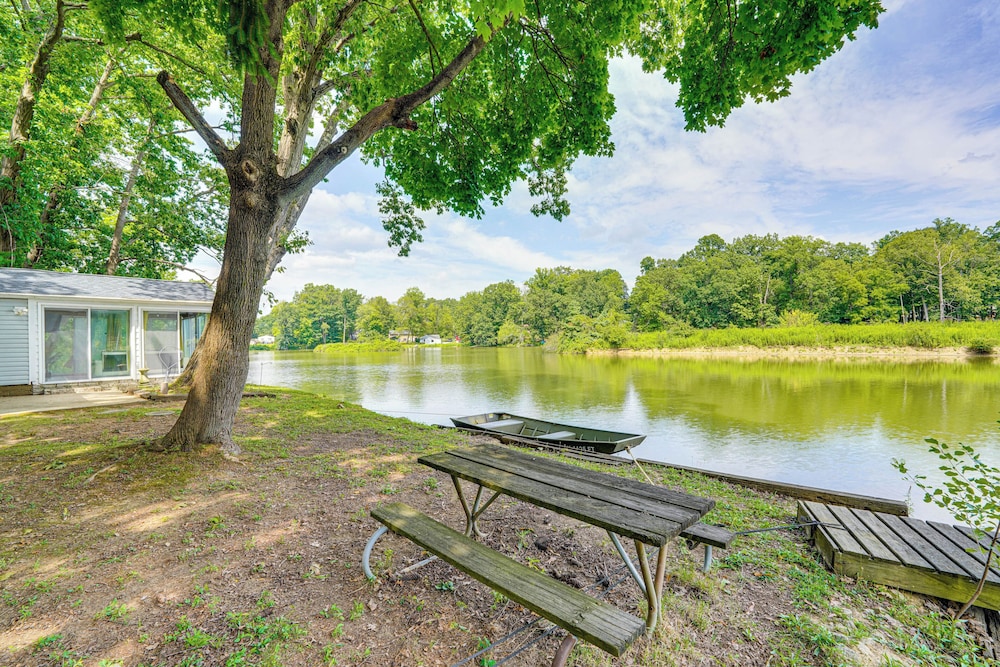 Cozy House on Meadowbrook Lake: Serene, Scenic!