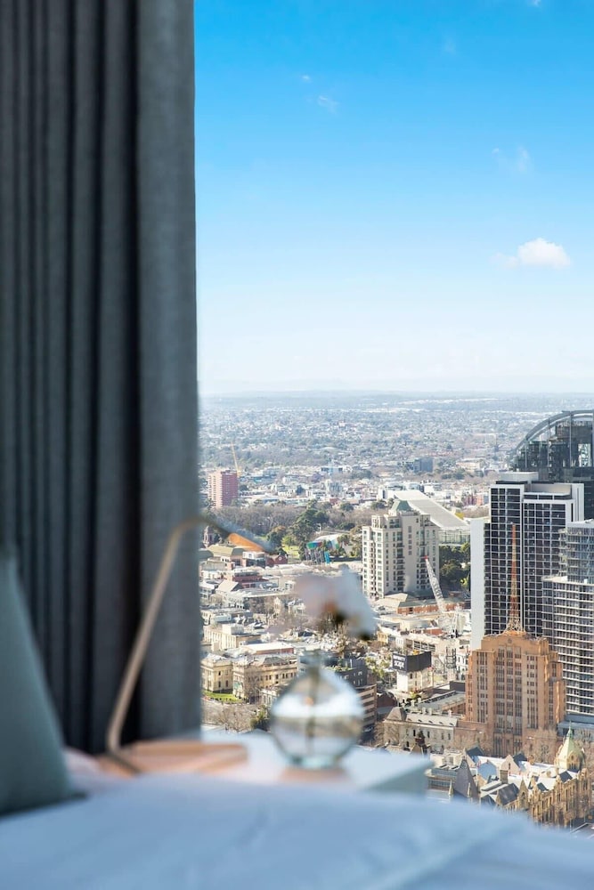 A 3BR Apt Next to Melbourne Central, Free Parking