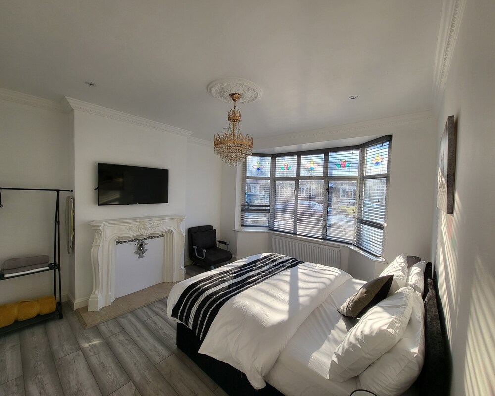 Grand Exclusive 2 Bed Apartment - London