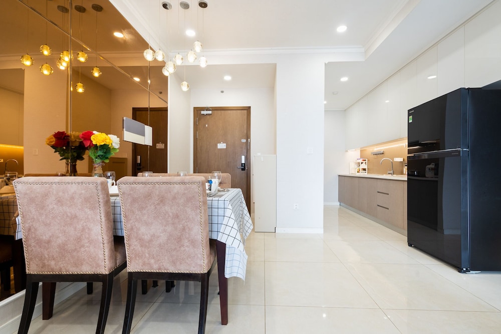 Jennifer House - Millenium Apartment