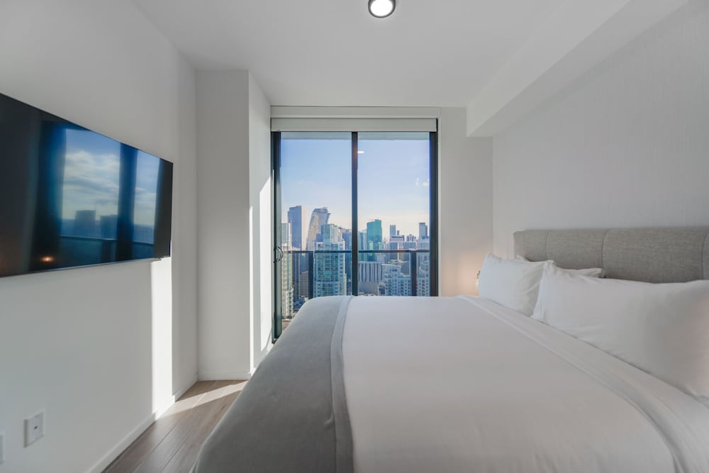 Bayside Apt with Impressive City Views
