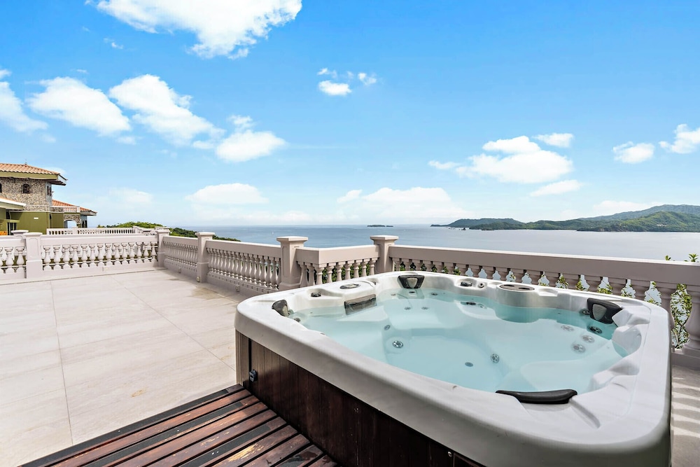 Luxury Condo with Panoramic Ocean Views, Sparkling Infinity Pool, and Modern Open-Concept Design