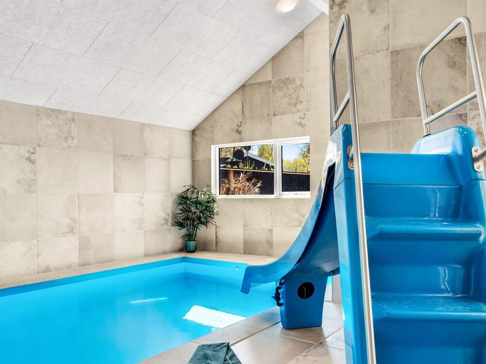 5 Star Holiday Home in Dronningmolle