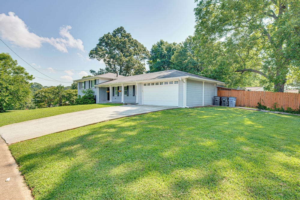 1 Mi to Train: ATL Area Apt w/ Patio & Shared Yard