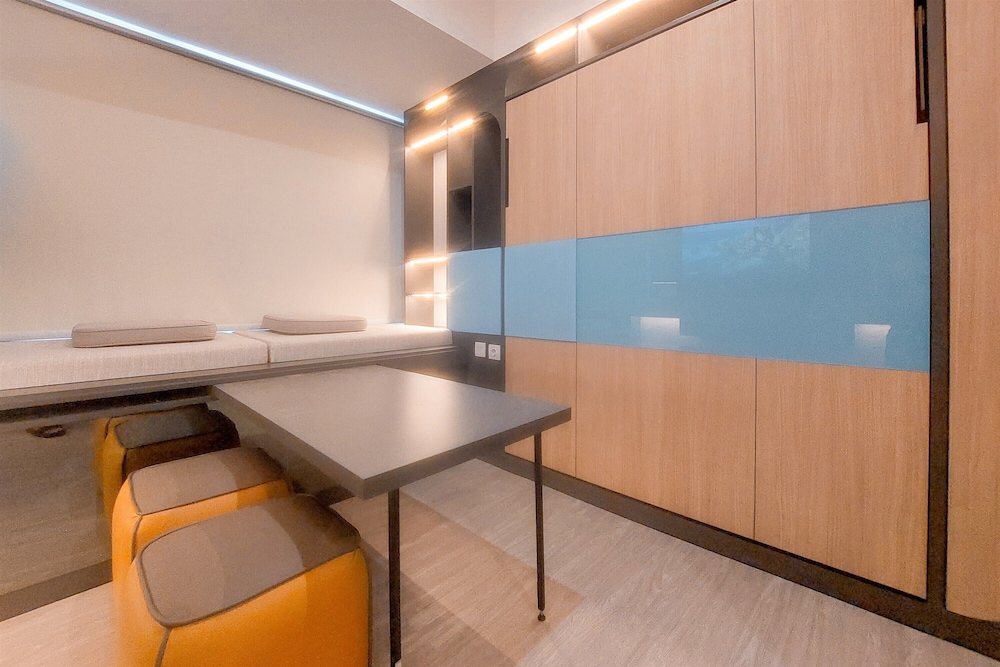 Cozy and New Studio at Collins Boulevard Apartment