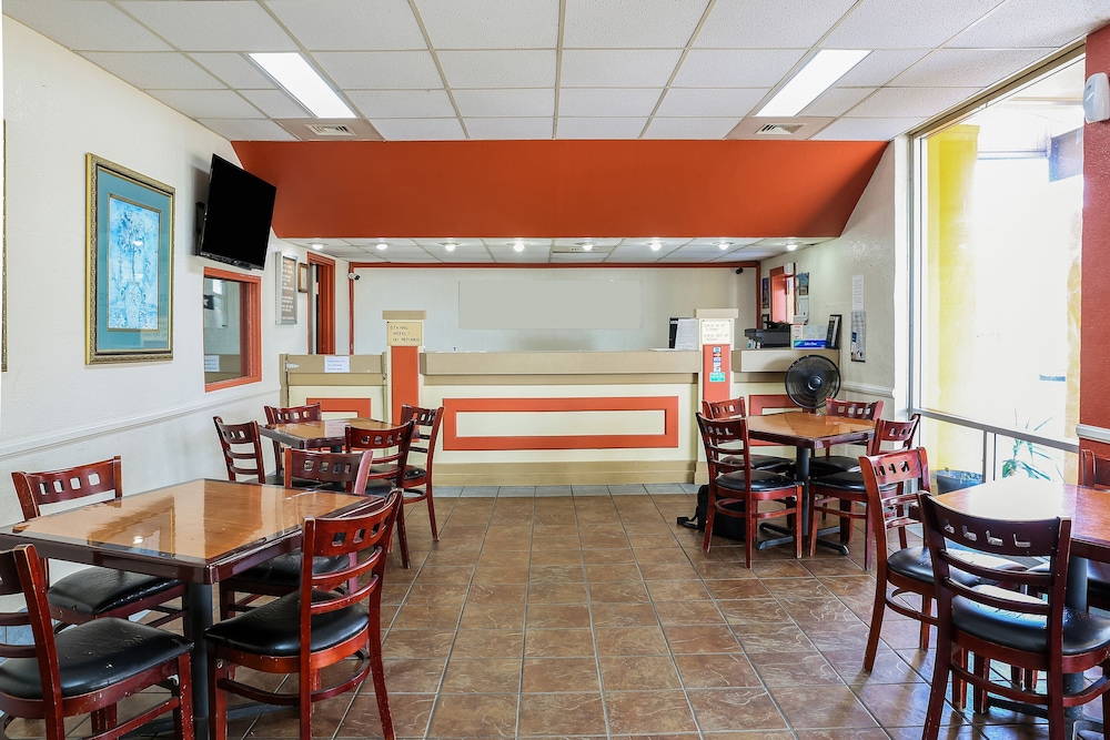 Opelika Vacations - Springwood Hotel - Property Image 24