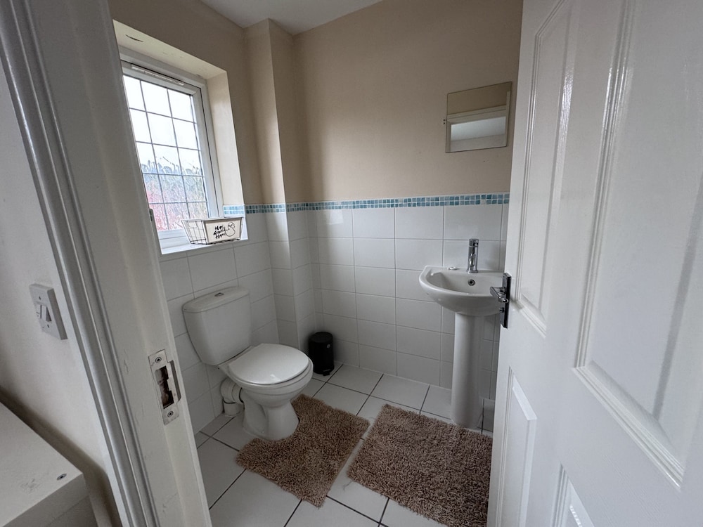 Spacious 4Bd House With Character In Coventry