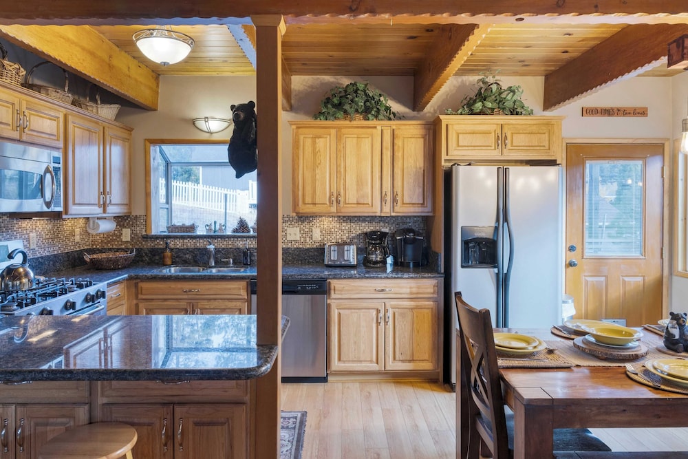Lakeside in Bearadise by Avantstay Gorgeous Mountain Cabin in Boulder Bay!