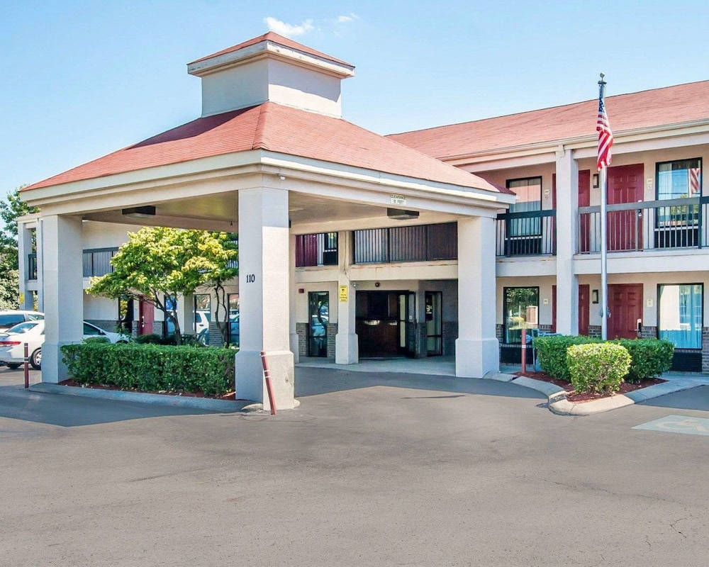 Econo Lodge Inn & Suites Murfreesboro Shopping District