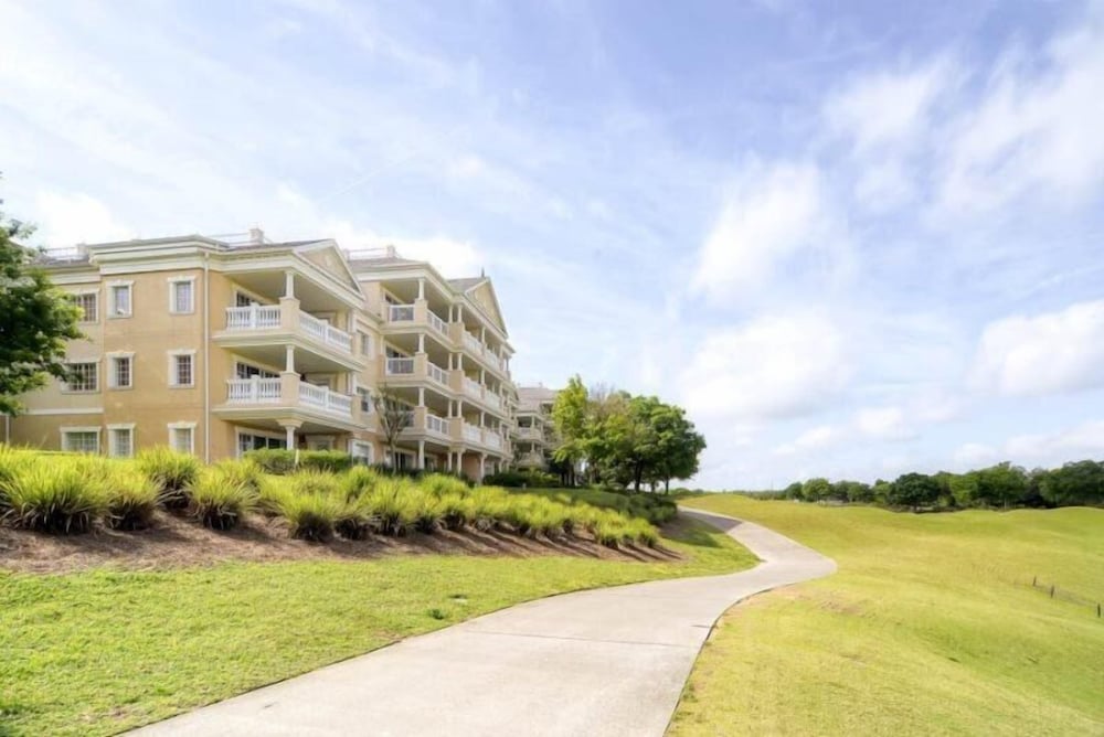 RVH 170 Centre Court Escape - Image 3