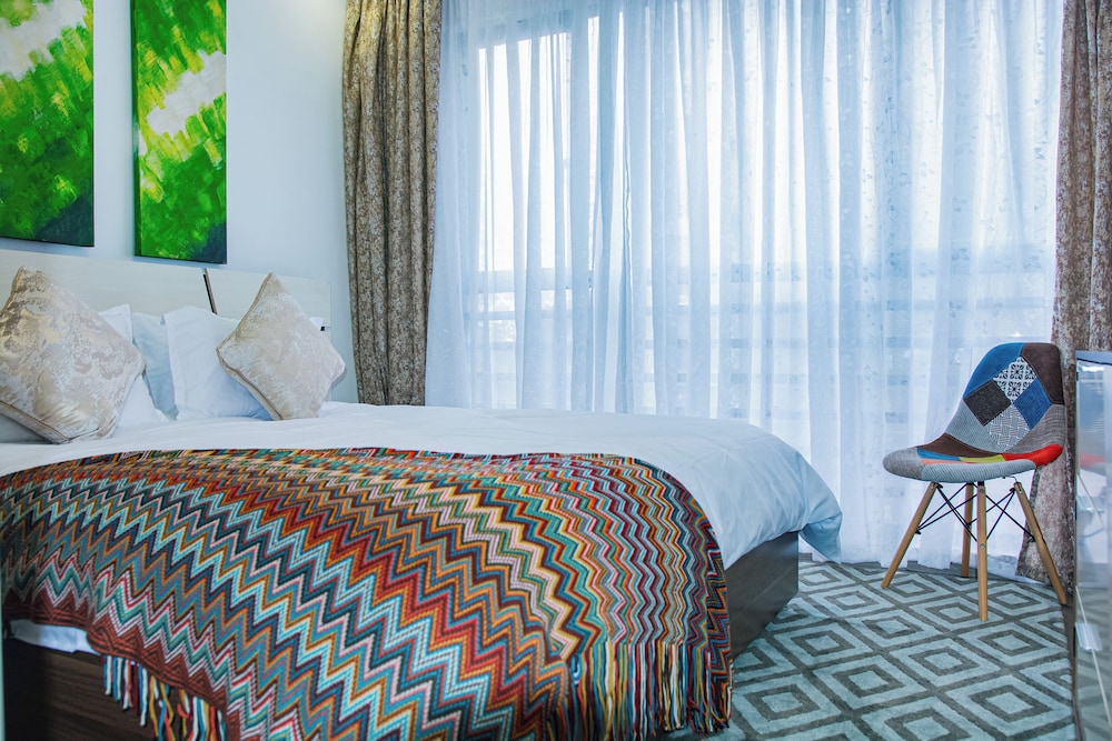 Moonlight Manor by Edmor Suites.