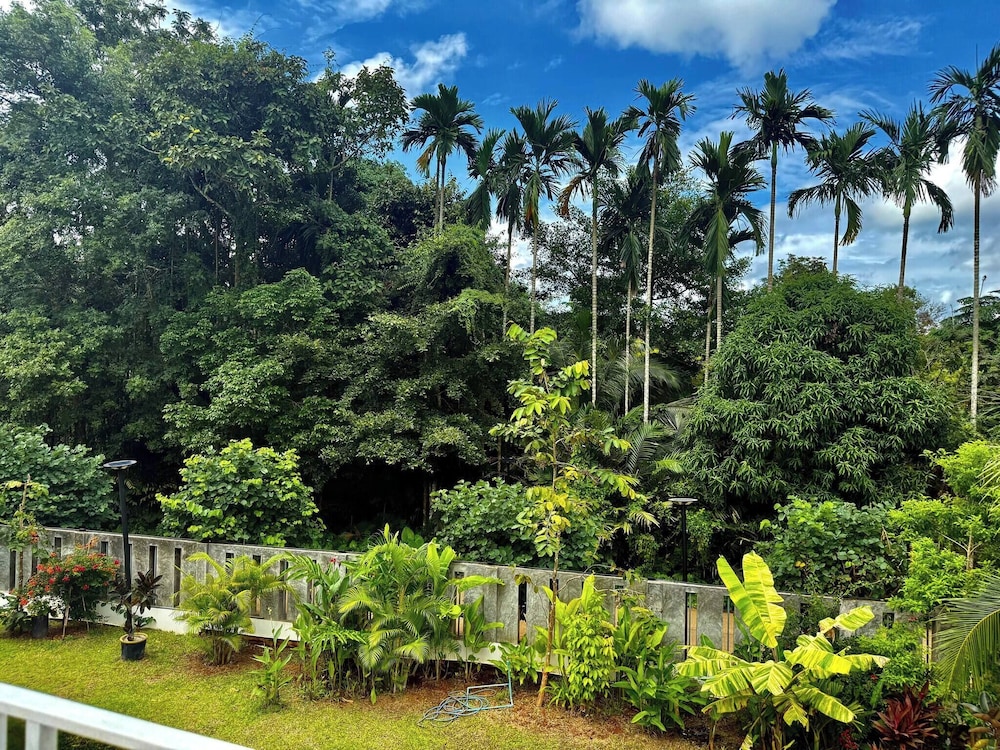 Beautiful Villa Between Jungle, sea and Mountain