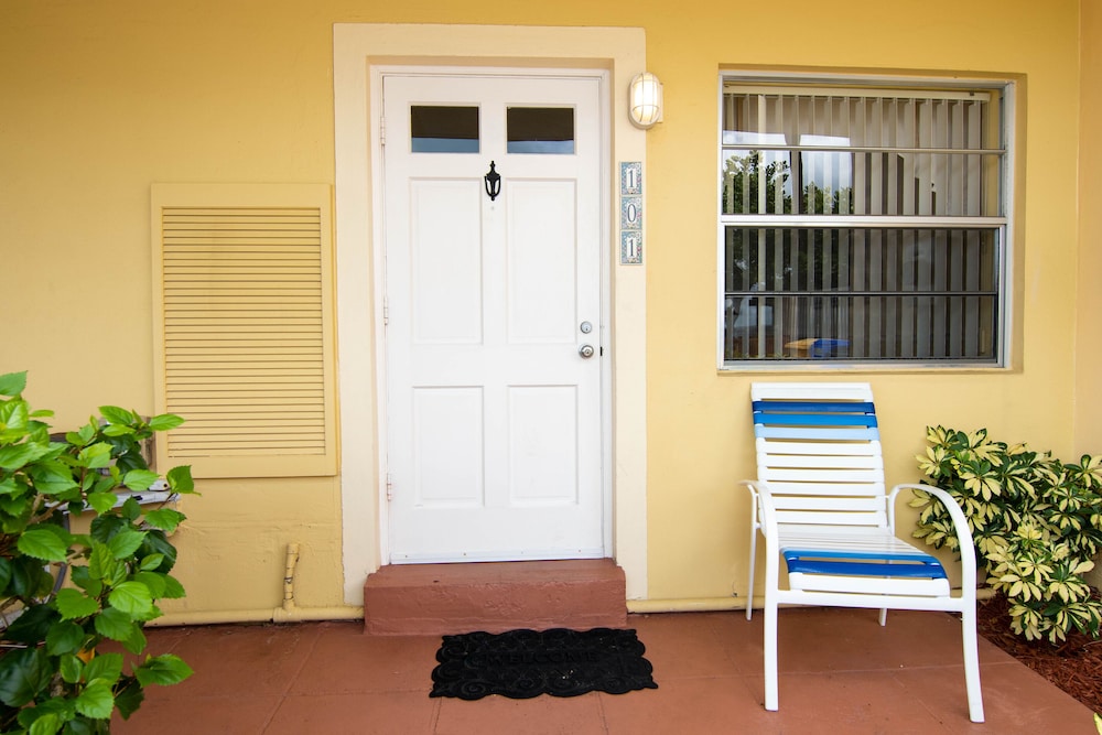 Palm Beach Waterfront Suites