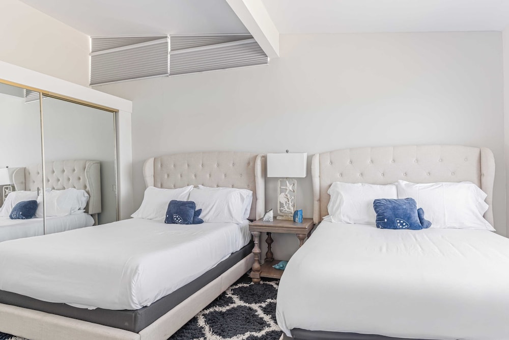 Big Rock Beach Retreat With Oceanfront Balconies, Direct Beach Access & Sweeping Sunset Views Pacific Coast Outlook by Avantstay