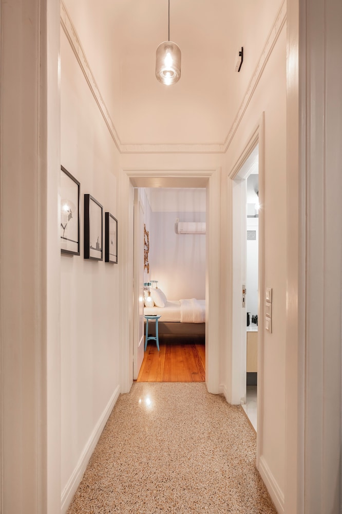 Historic 2BR Oasis in Kolonaki
