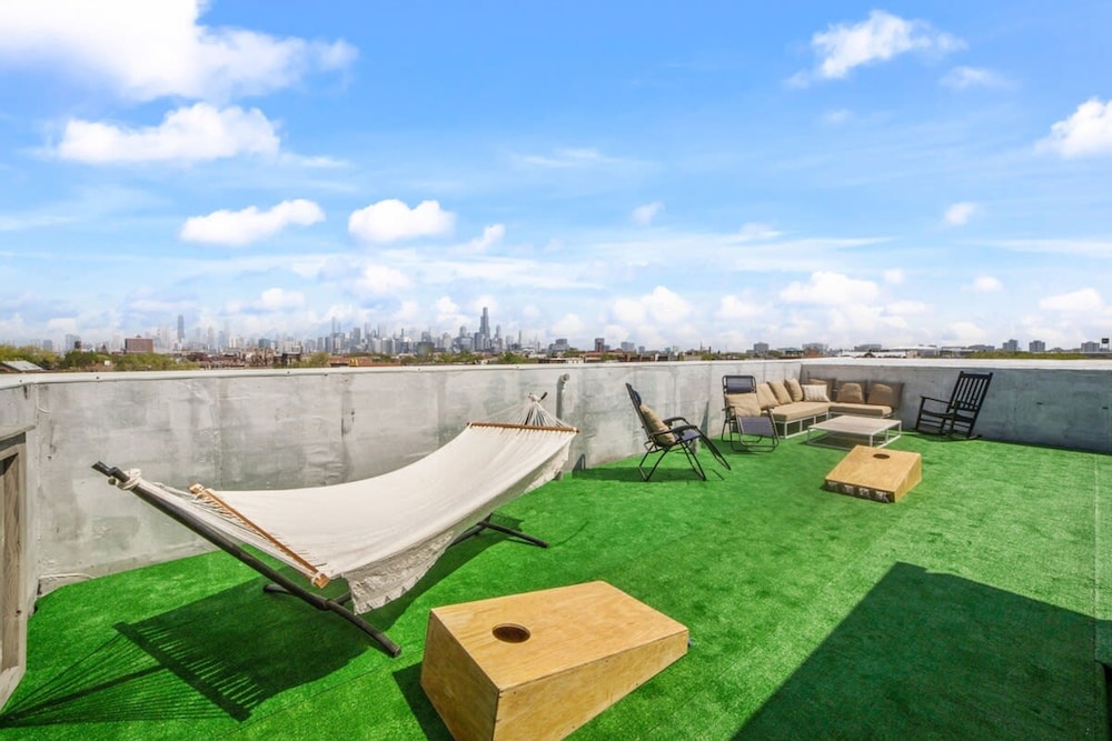 4-bedroom Penthouse w 2 Large Balconies Rooftop