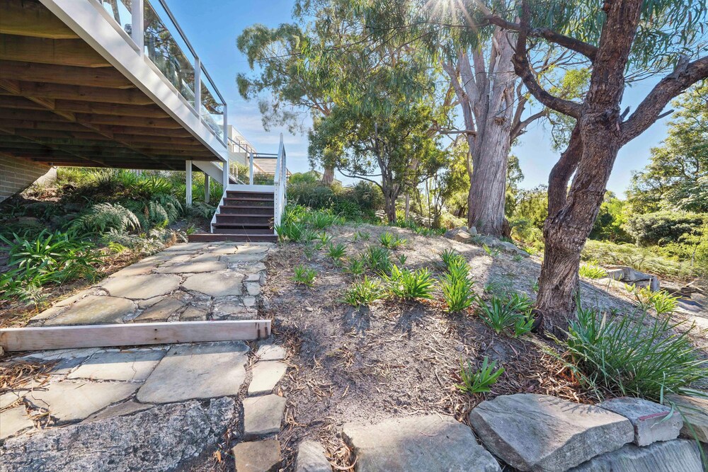 Coningham Beach House - 3 Bedrooms