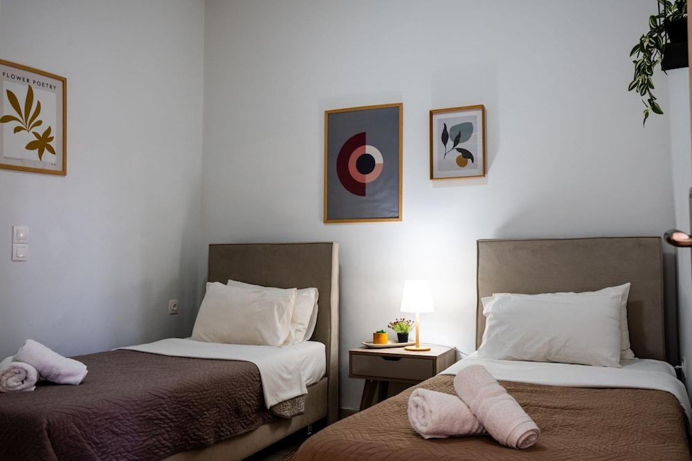 Tesys Studios & Apartments