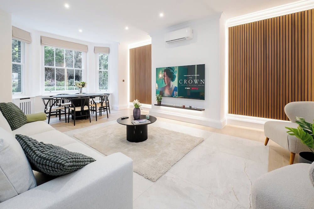 Luxury Oasis in South Kensington WITH AC