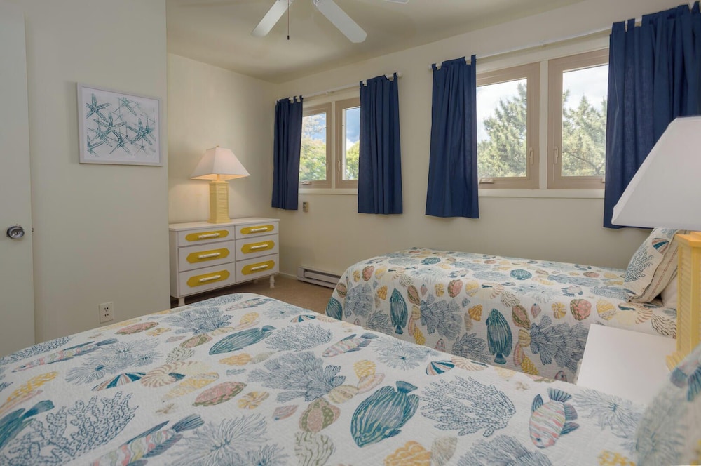 Mariners Court 204