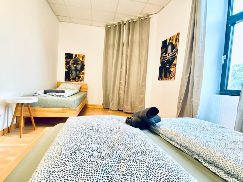 Spacious 2BR Apt For 9 Near Liesing