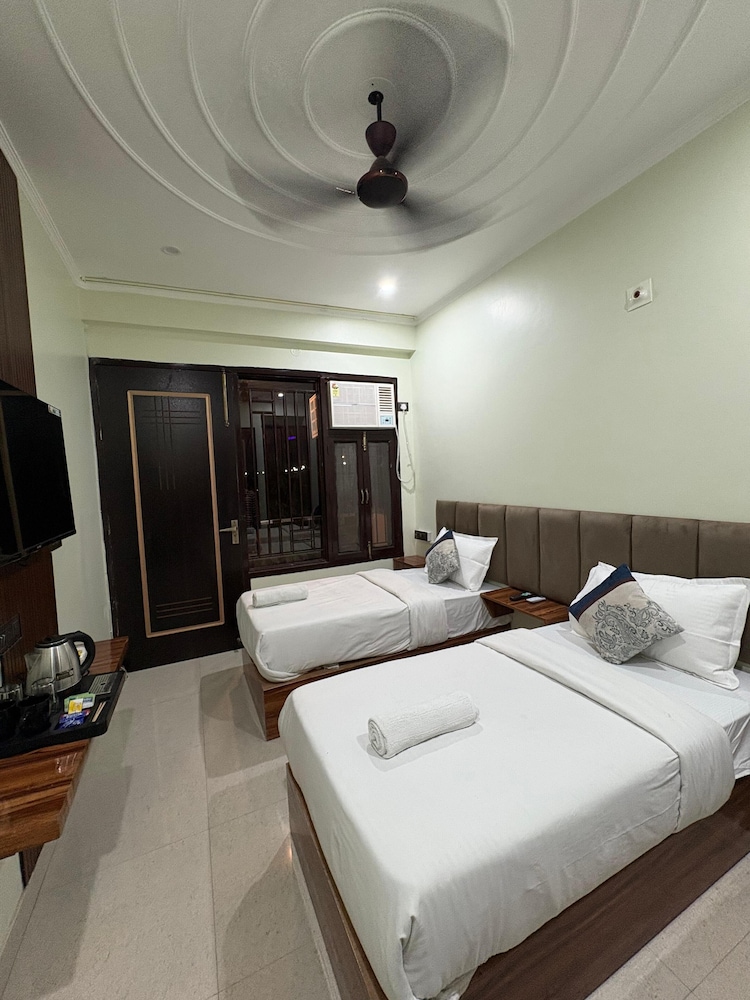 Radiant Blu Hotels Sector 70