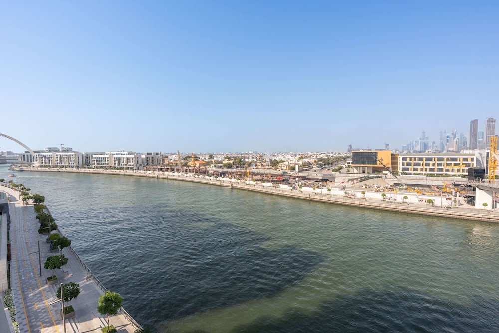 Elegant Relaxing 3-bedroom Apartment in Perfect Location at Canal Front 6