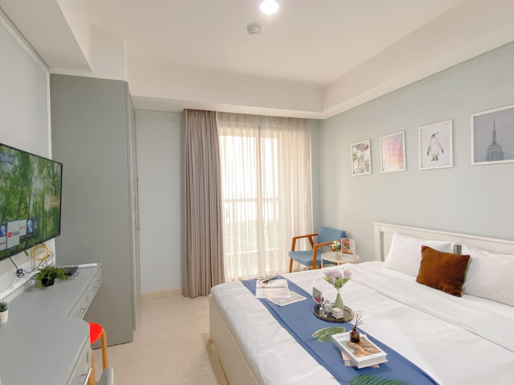 Pleasant Studio Room At Gold Coast Apartment