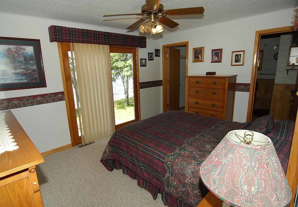 Ranch-Style Seidls Home Feet away to Lakeshore by RedAwning