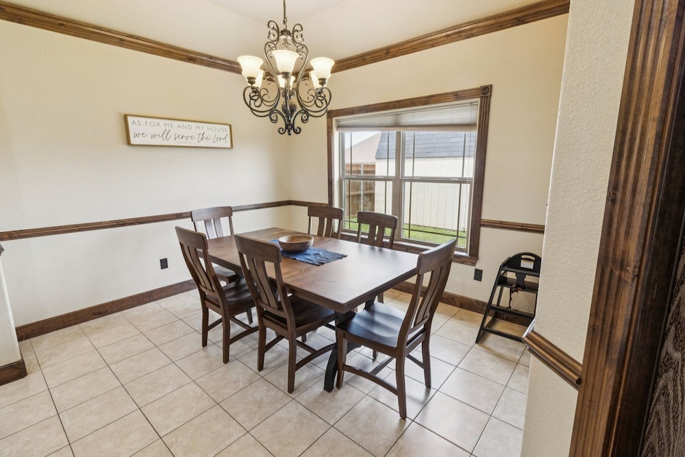 Gorgeous 4br Dakota Springs Home 3 Bedroom Home