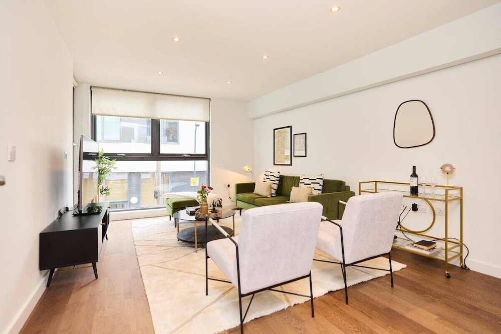 The Kensal Green Wonder - Bright 2bdr Flat With Balcony