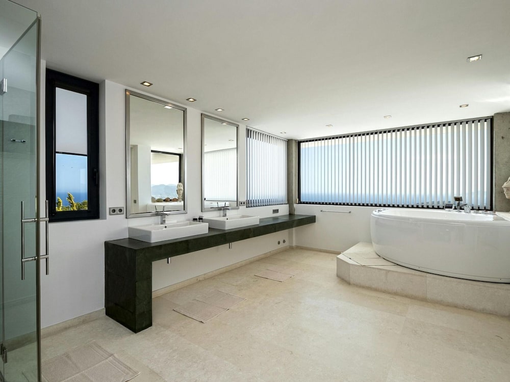 Premium Villa With Infinity Pool