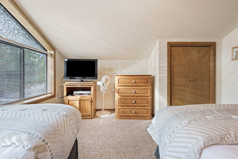 Blue Goose 16 4 Bedroom Home