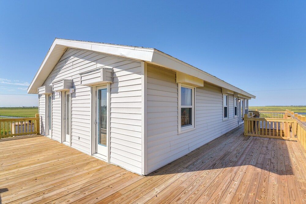 Crystal Beach Home w/ Large Deck & Bay Views! view 5