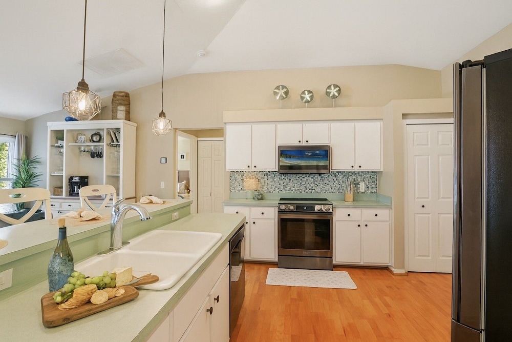 Seahorse Cove - Pool, Gulf Access & Tiki Bar 3 Bedroom Home
