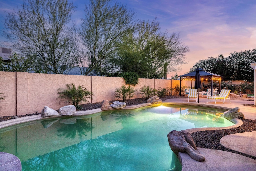 Sol Vista Private Oasis w/ Pool, Putting Green, and Prime Location