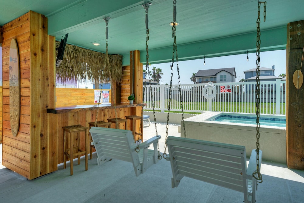 Tequila Tides by Avantstay Free Golf Cart Pool