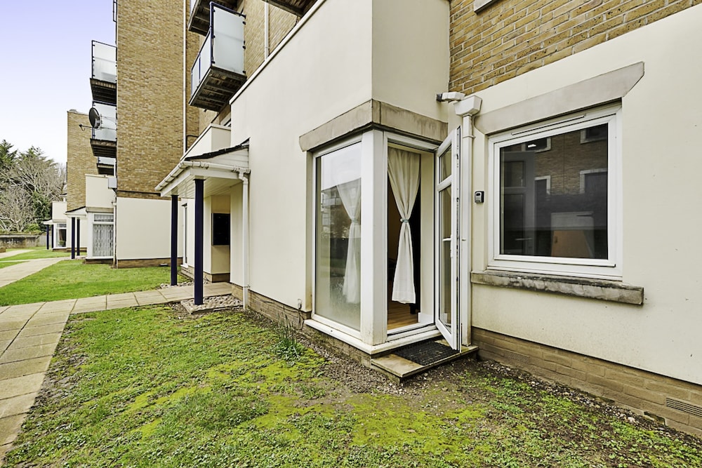 Charming Centrally Located Wimbledon Flat