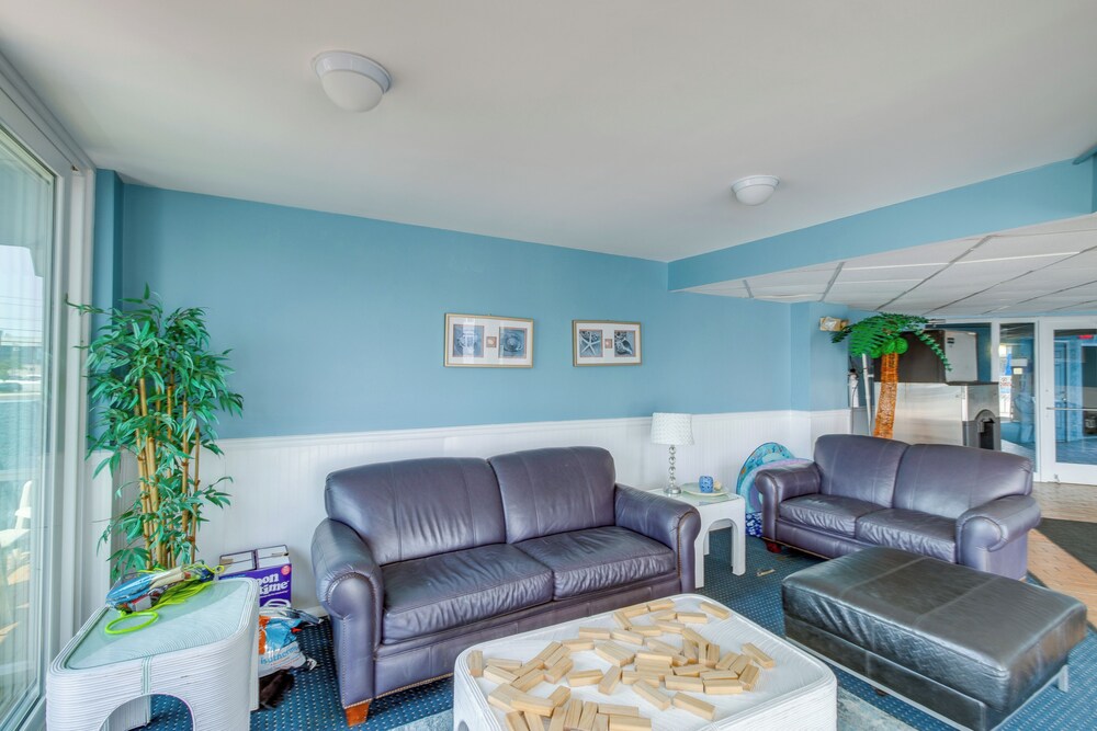 Walk to Wildwood Boardwalk: Family-friendly Condo!