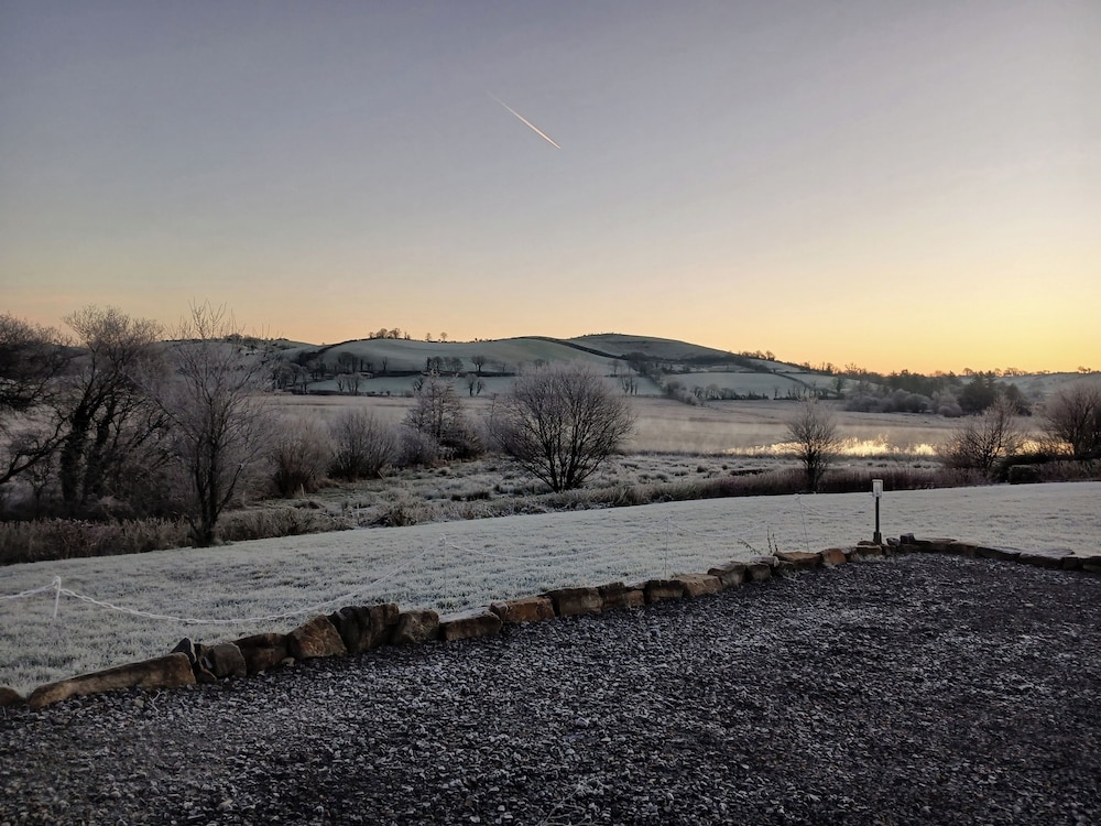 Comfortable Mobile Home in the Countryside