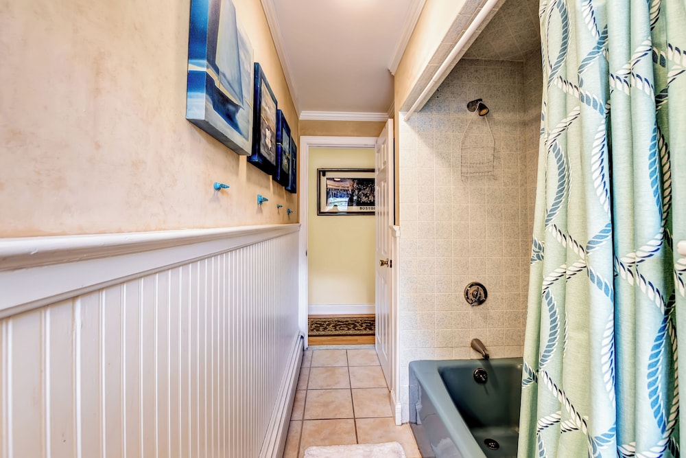 Charming East Falmouth Home: Walk to Private Beach