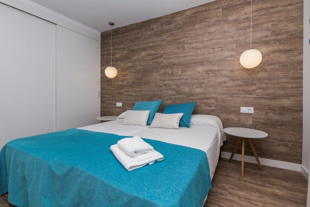 Apartamentos Playa de Canutells