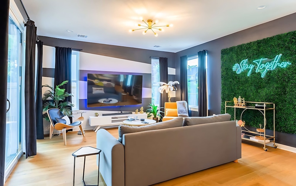 Stylish Clubhouse Retreat w/ Hot Tub Near Downtown