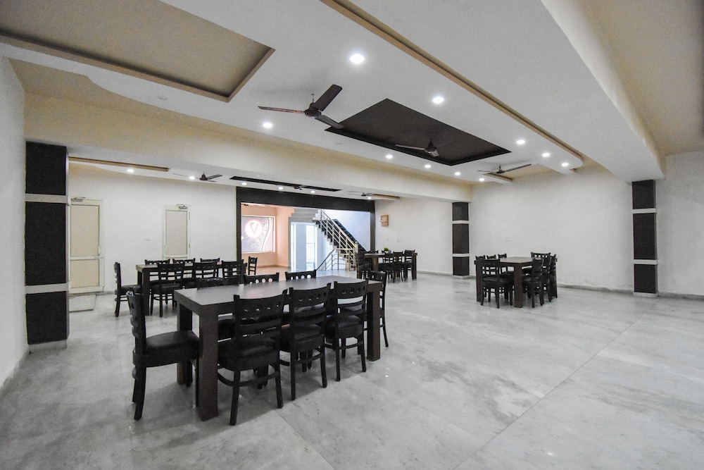 OYO 48899 Hotel V Seven - Property Image 3